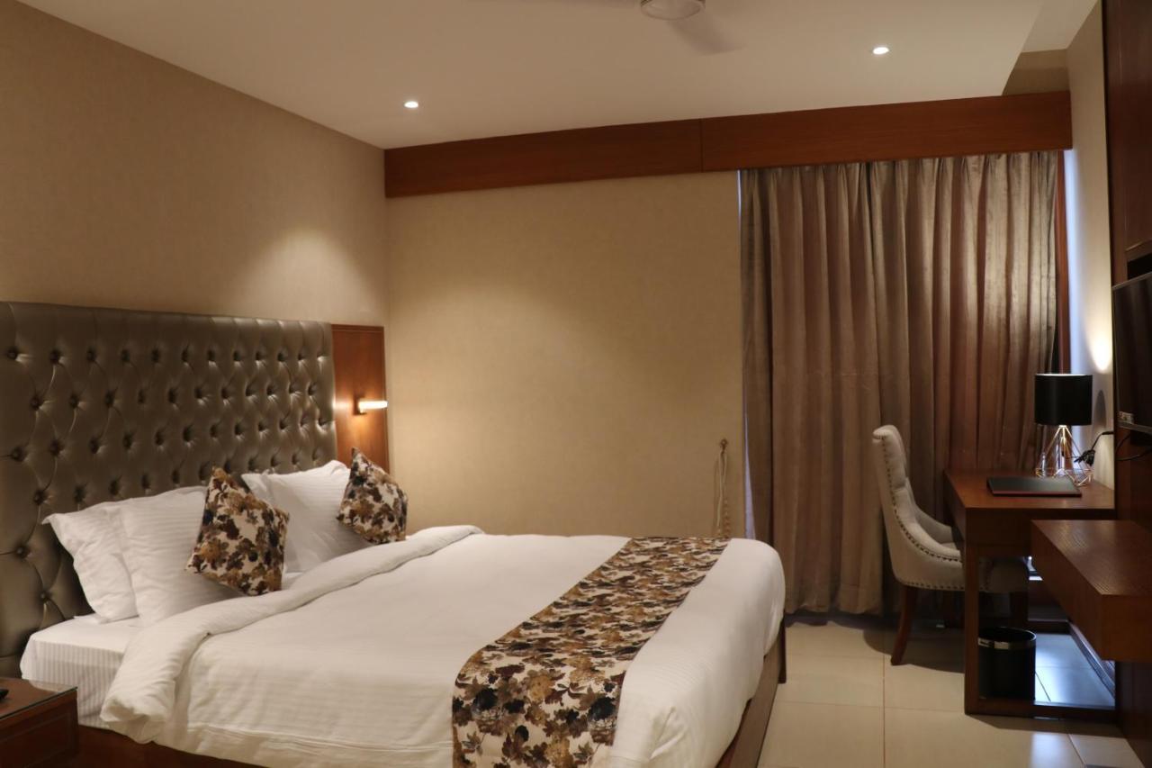 Sk Lords Inn Ahmedabad Buitenkant foto