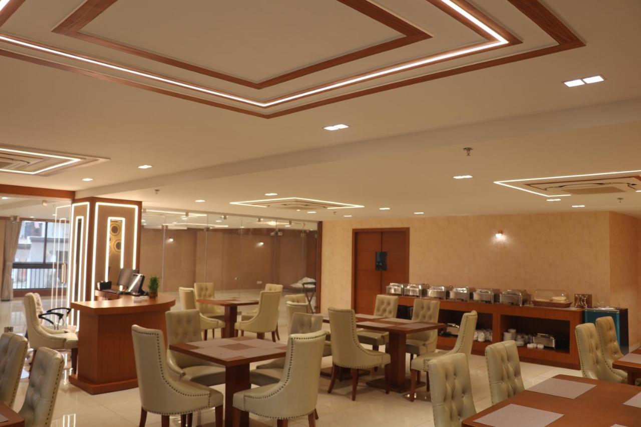 Sk Lords Inn Ahmedabad Buitenkant foto