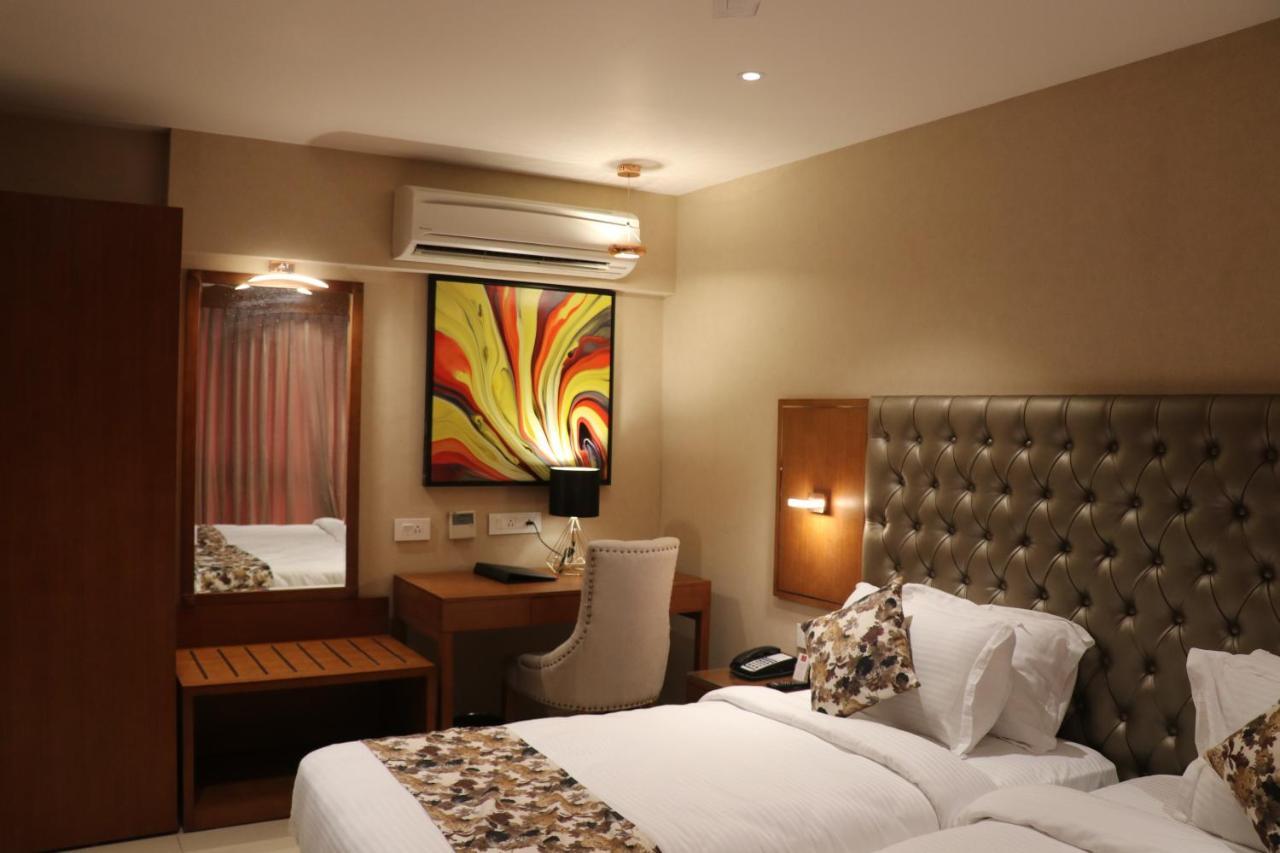 Sk Lords Inn Ahmedabad Buitenkant foto