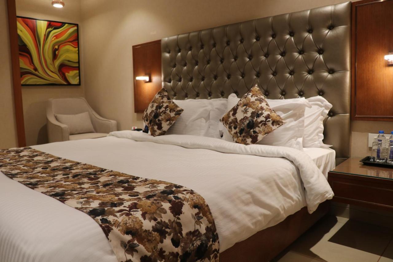 Sk Lords Inn Ahmedabad Buitenkant foto