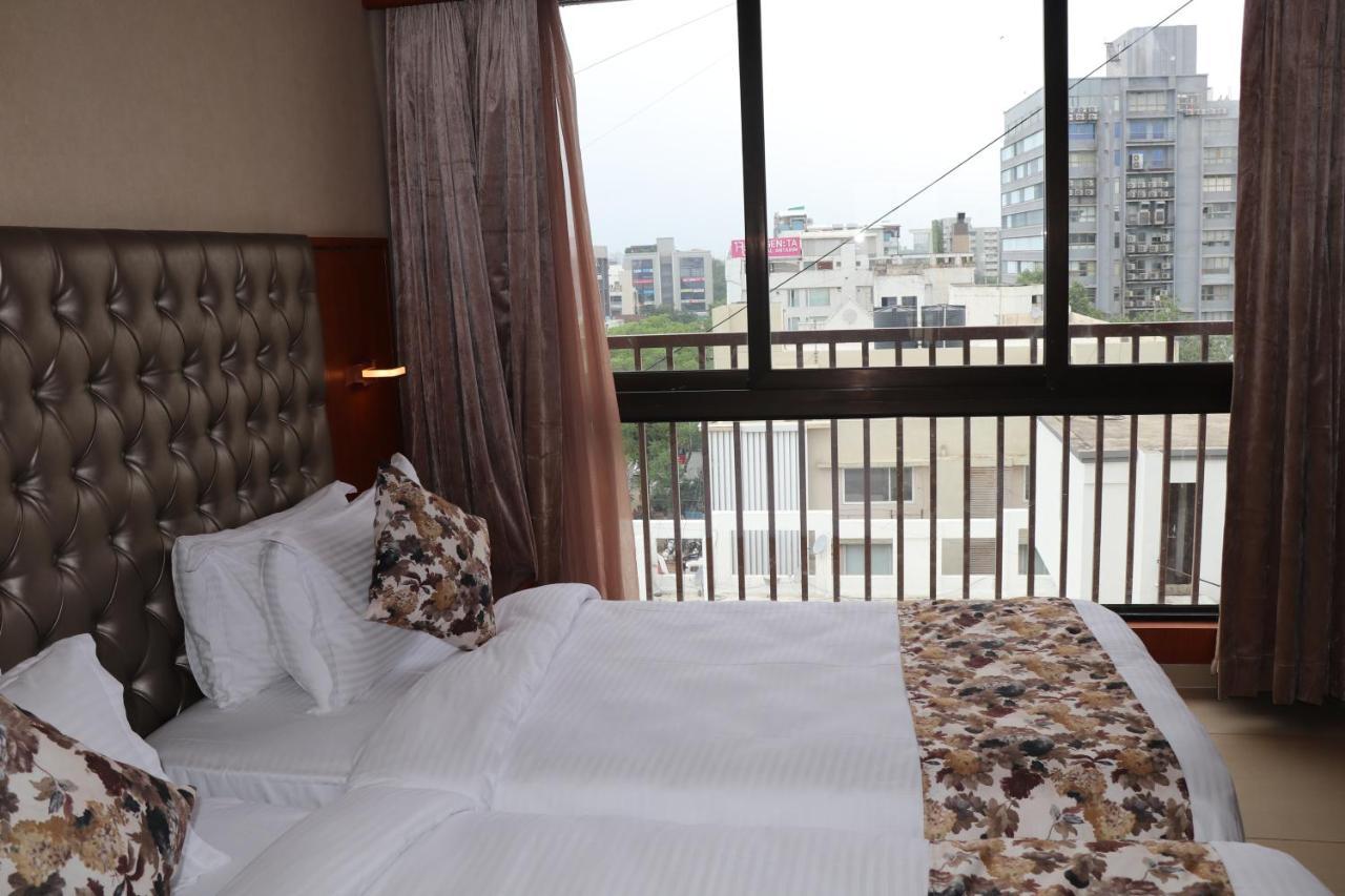 Sk Lords Inn Ahmedabad Buitenkant foto