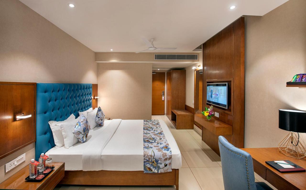 Sk Lords Inn Ahmedabad Buitenkant foto