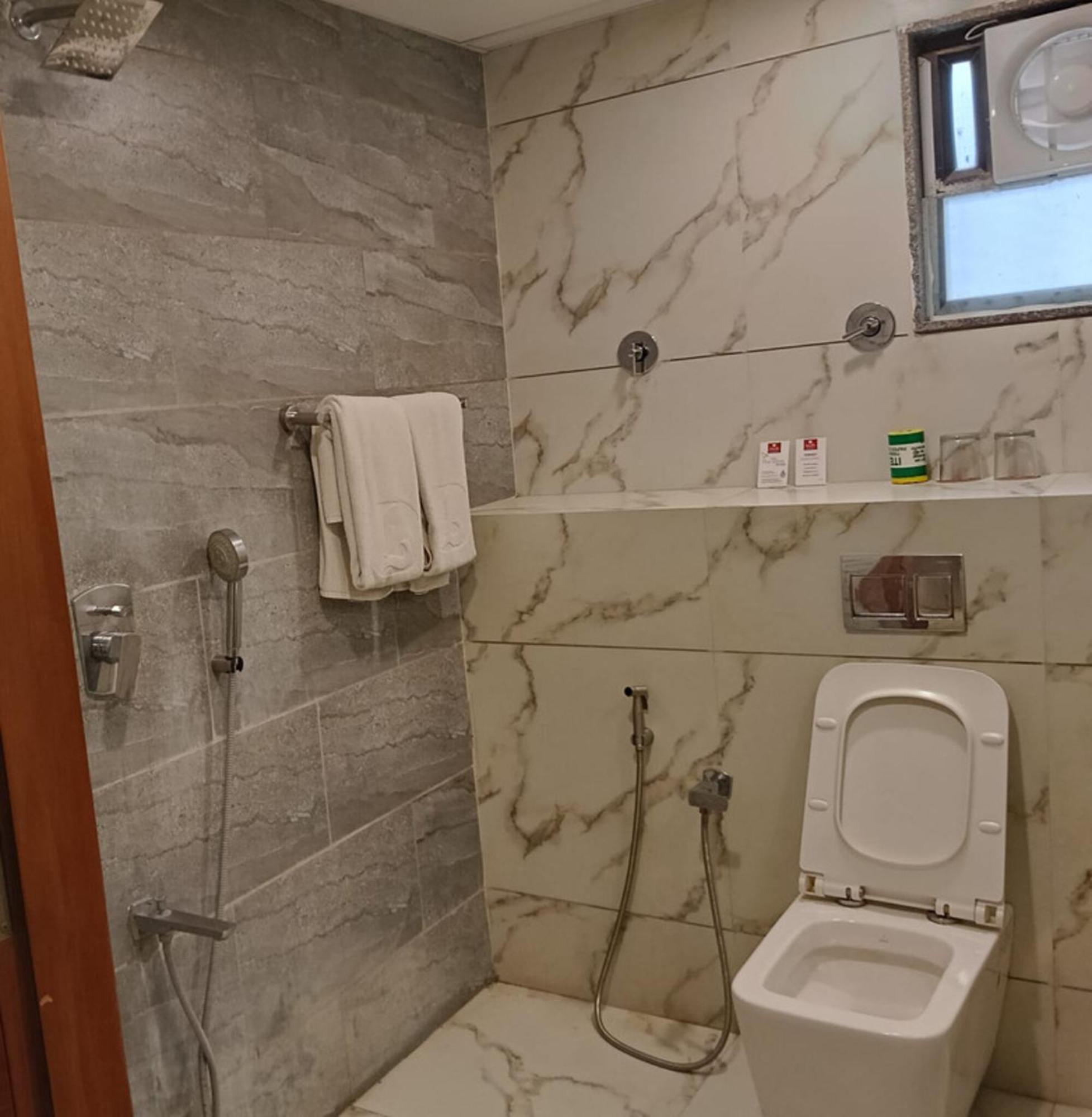 Sk Lords Inn Ahmedabad Buitenkant foto